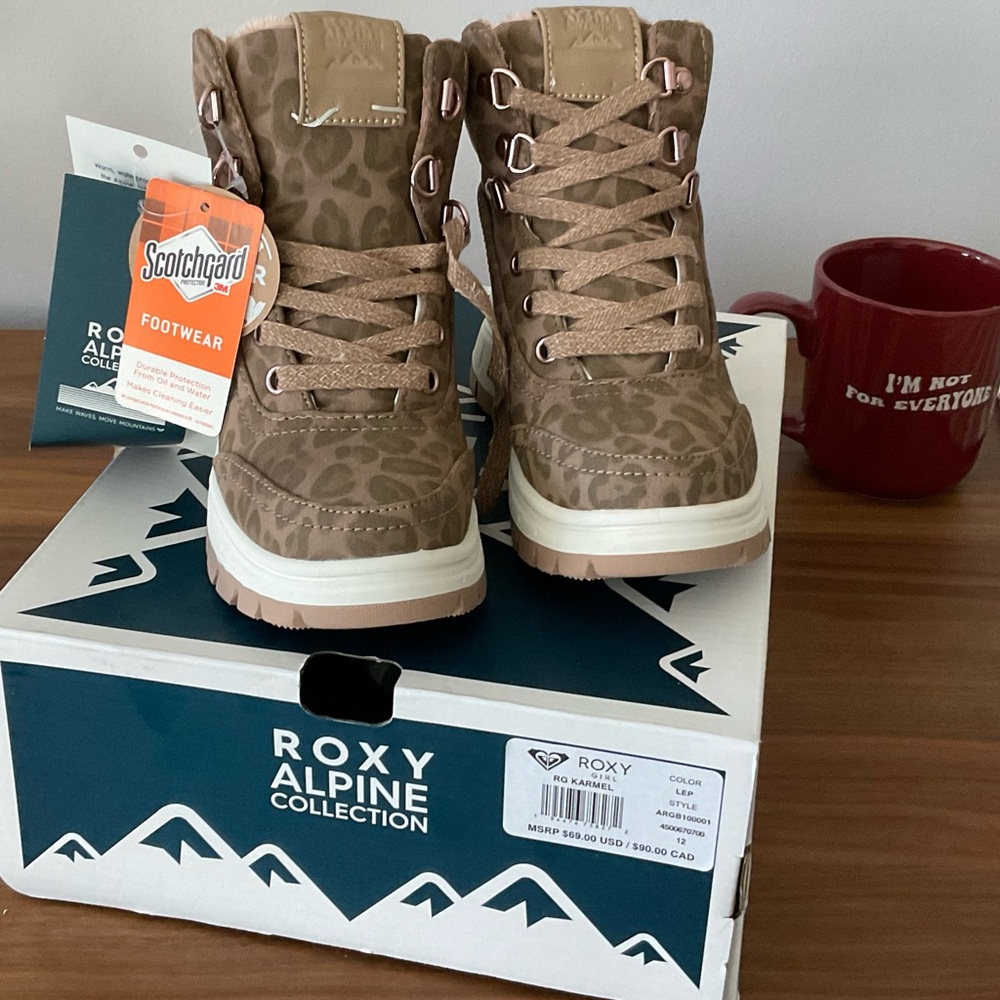 New w/ Tags! Must See! Roxy Alpine Girls leopard print fur Boots size 12T!